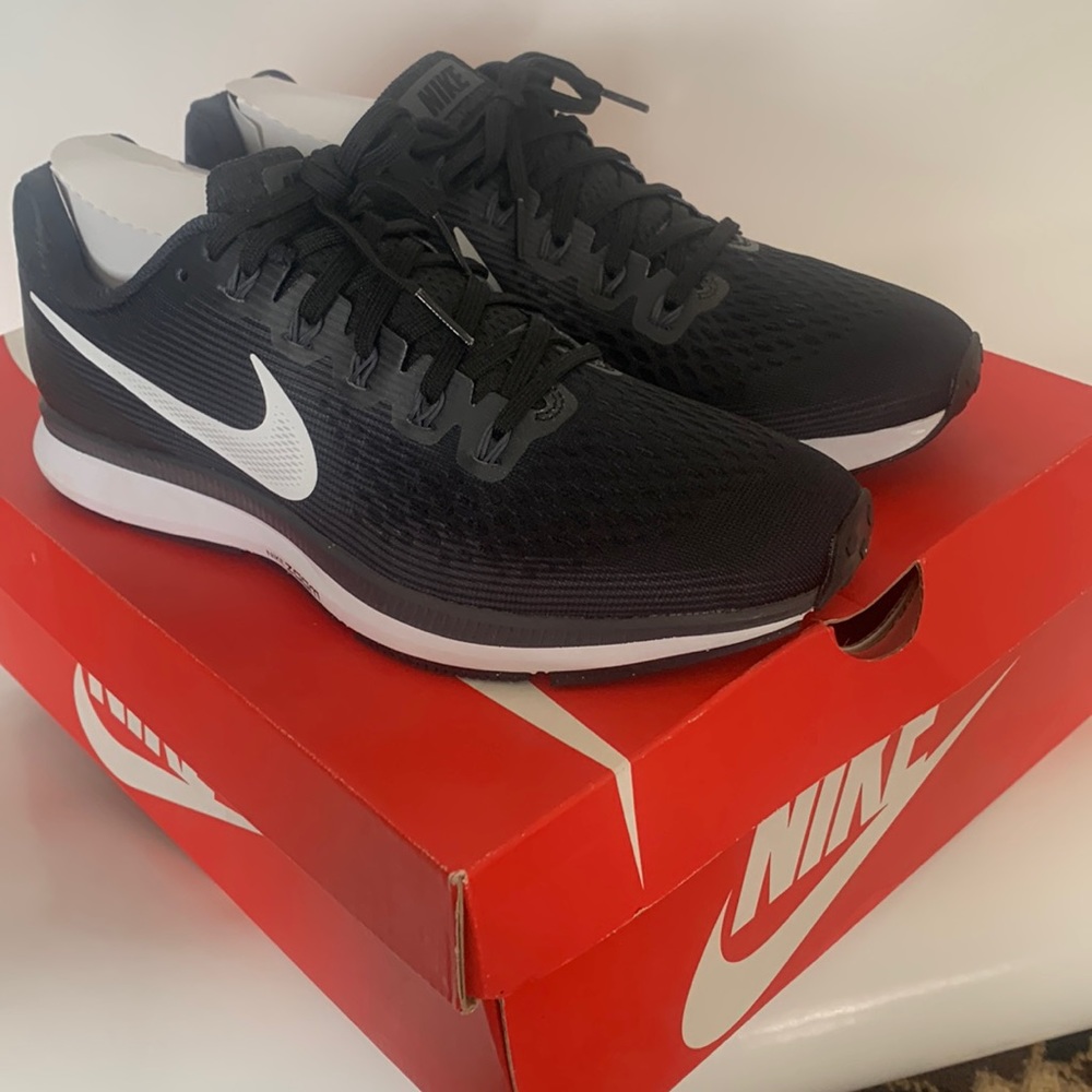 Nike Men’s Pegasus 34 Athletic Shoes